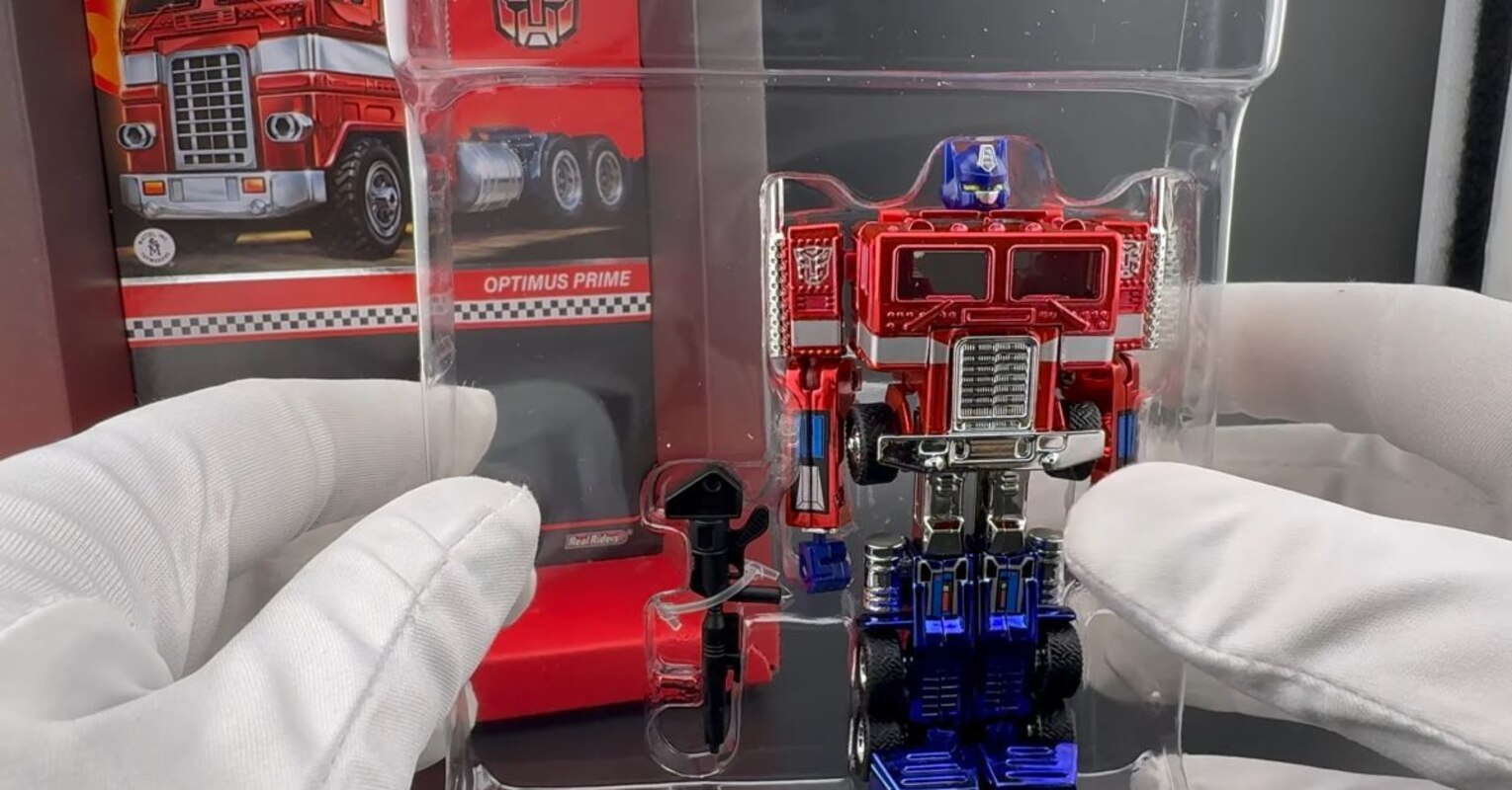 Hot Wheels Optimus Prime In-Hand Images & Video for Mattel Creations X Transformers 