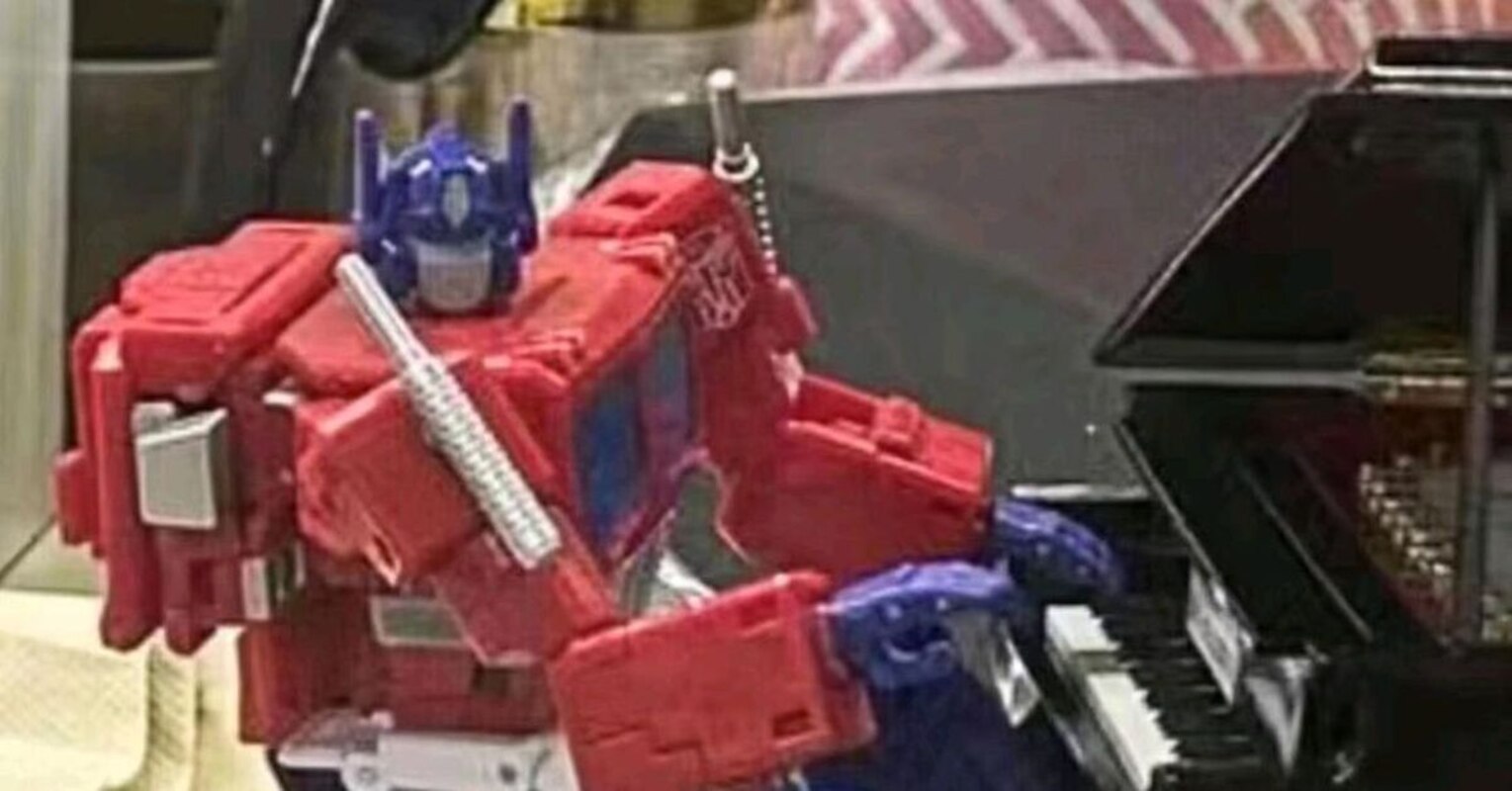 Daily Prime – First Look at 86 Optimus Prime Studio Series Commander Class?