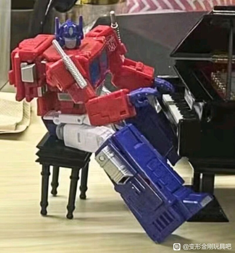 Possible First Look at Studio Series 86 Optimus Prime Commander Class
