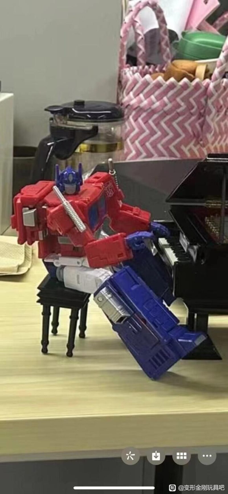 Possible First Look at Studio Series 86 Optimus Prime Commander Class
