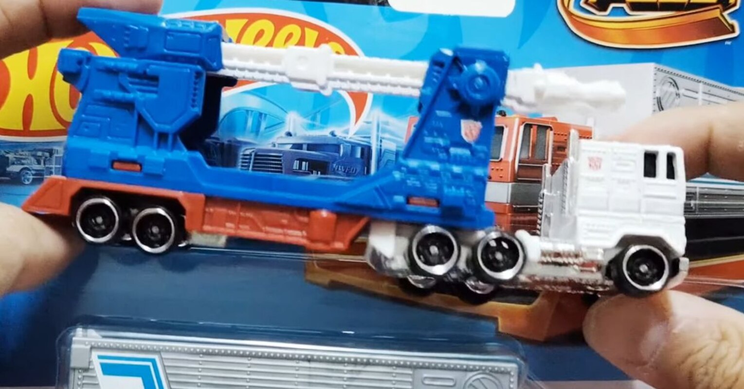 Daily Prime - Hot Wheels Track Fleet Ultra Magnus In-Hand Images & Video