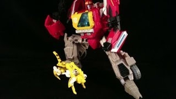 Transformers Fall of Cybertron Voyager Blaster and Steeljaw Video Review